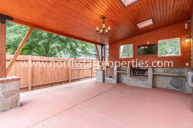 Building Photo - 20462 SW Arnold Pl