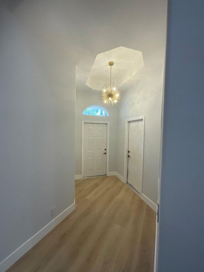 Building Photo - Luxury-Style 3BR Home in Prime West Palm Beach Location