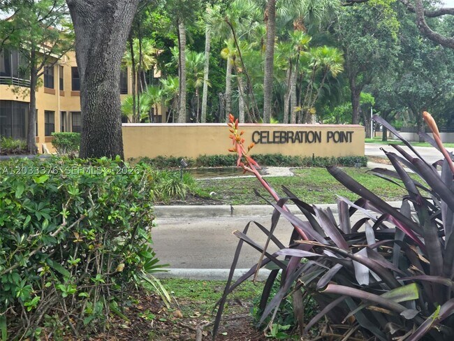 Building Photo - 15505 N Miami Lakeway