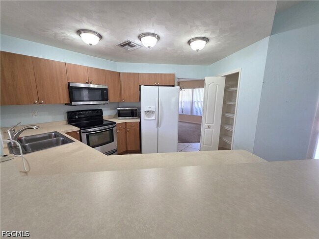 Building Photo - 4614 SW 9th Pl