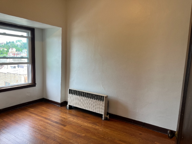 Building Photo - 210 Locust St