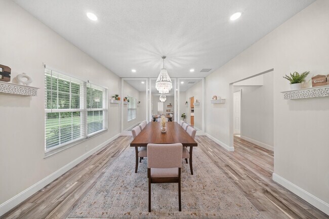 Building Photo - 7903 Plantation Lakes Dr