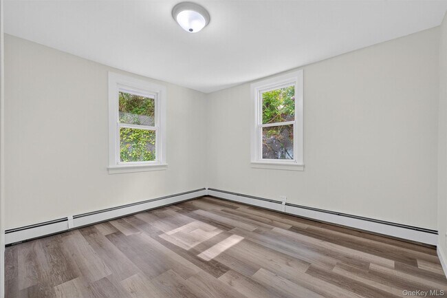 Building Photo - 2091 Maple Ave