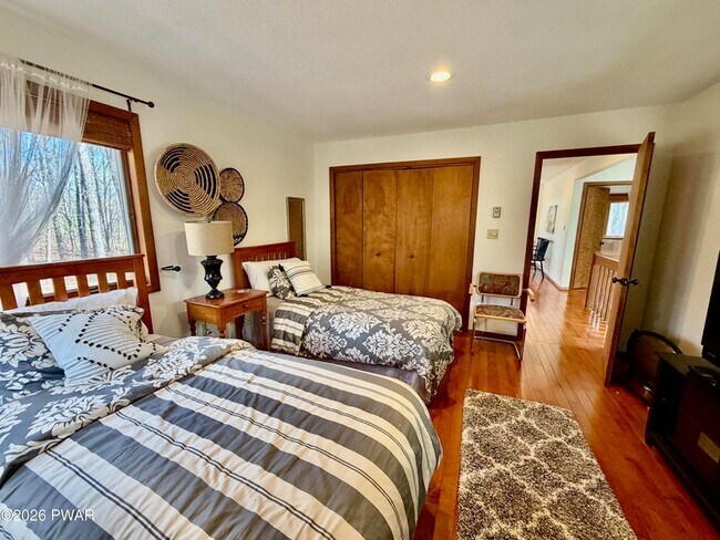 Building Photo - 811 Paddock Ct