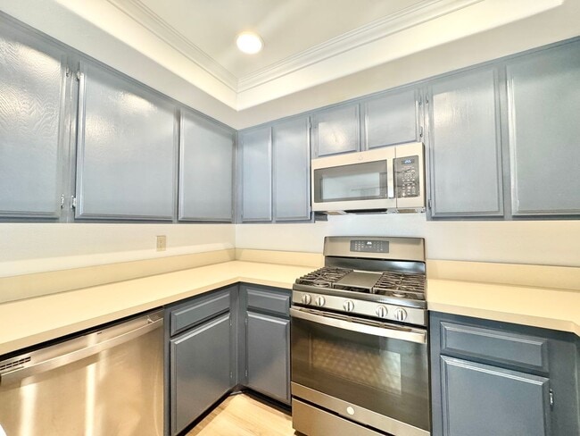 Building Photo - Beautiful 3Bd/2.5Ba Available In Costa Mesa