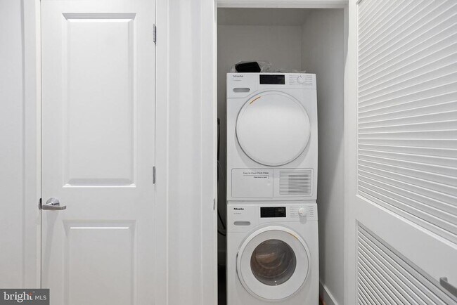 Building Photo - 1209 13th St NW