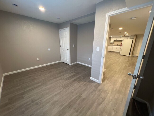 Building Photo - 3 Bed 1 Bath in Denver's Elyria Swansea Neighborhood!