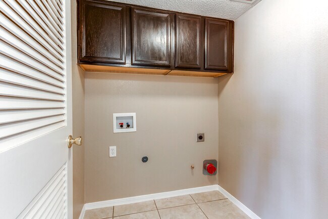 Building Photo - 3 Bedroom Northeast home for rent