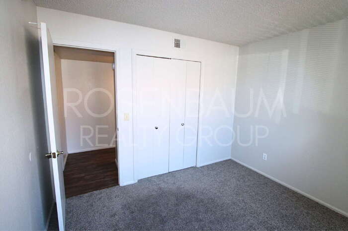 Building Photo - 623 W Guadalupe Rd