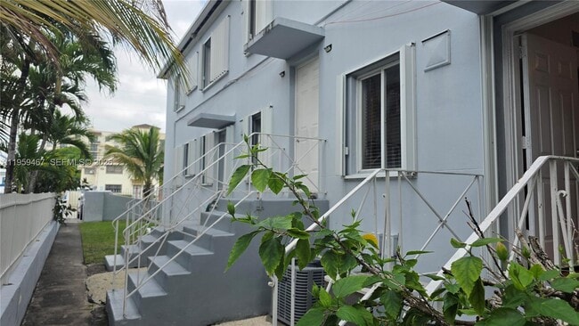 Building Photo - 530 SW 10th St