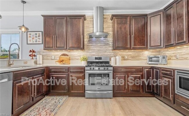 Building Photo - 9531 6th Bay St