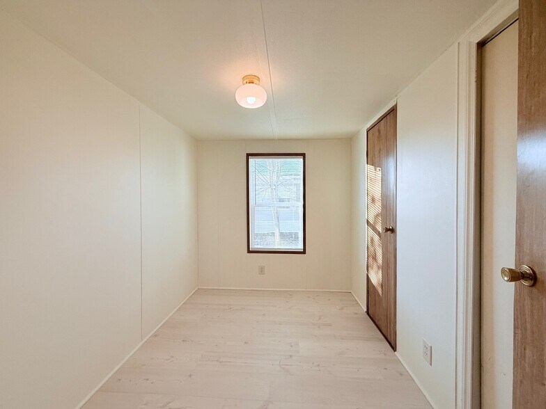 Building Photo - 52335 Harrisburg Ln