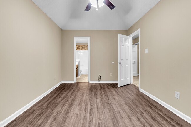 Building Photo - 5383 Twin Valley Ln