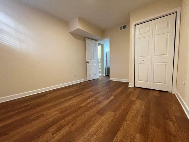 Building Photo - 2106 Pawnee Dr SE