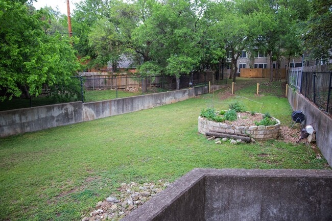 Building Photo - 4501 Whispering Valley Dr