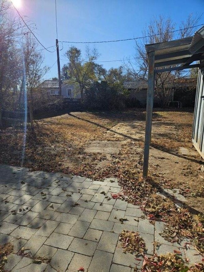 Building Photo - Fantastic 2 bedroom house avail NOW