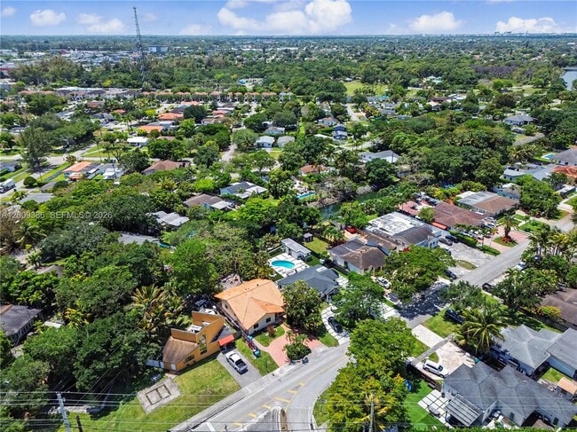 Building Photo - 6714 N Waterway Dr