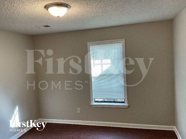 Building Photo - 4925 Water Fowl Ln