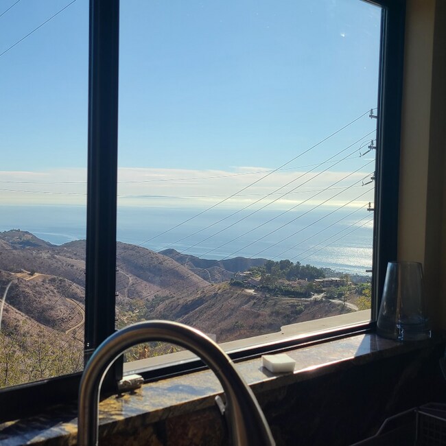 Building Photo - 4355 Ocean View Dr