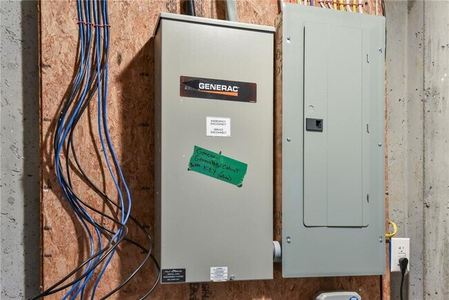 Building Photo - 95 Honeysuckle Rd