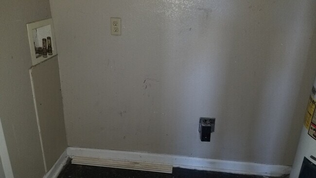 Building Photo - 2617 3rd Ave