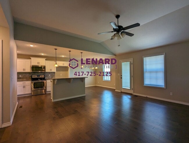 Building Photo - Beautiful 3 Bedroom House!
