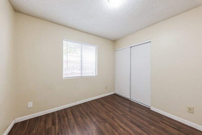 Building Photo - 4774 W Menadota Dr