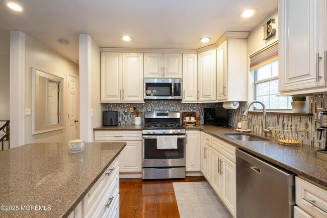 Building Photo - 121 Milton Ave