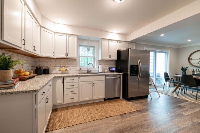 Building Photo - Fantastic and updated 4 bedroom home in Au...