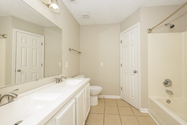 Building Photo - 872 Lavergne Ln