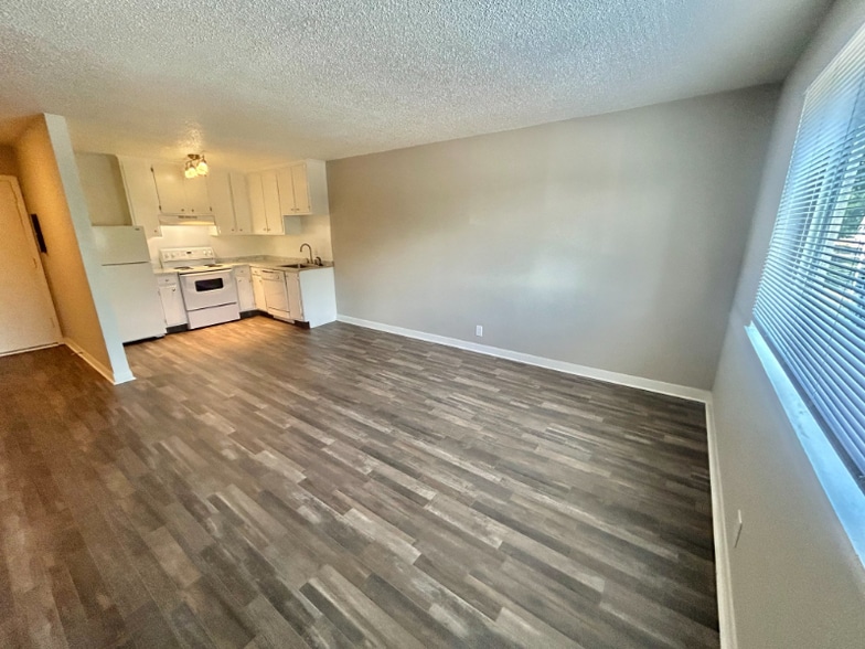 Building Photo - 1005 Hickory Hill Ln