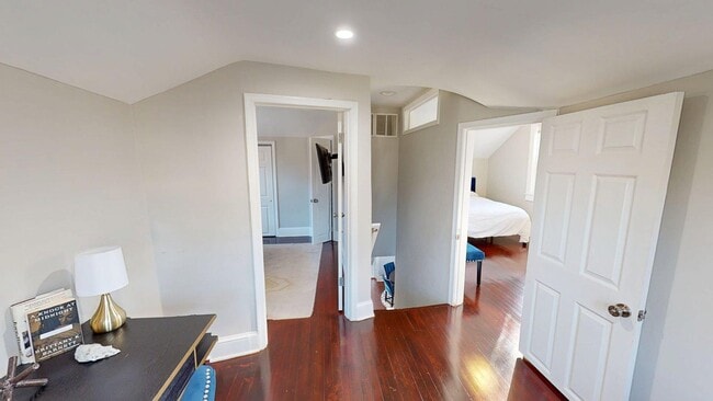 Building Photo - 1341 Franklin St NE