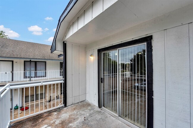 Building Photo - 6110 W Mt Houston Rd