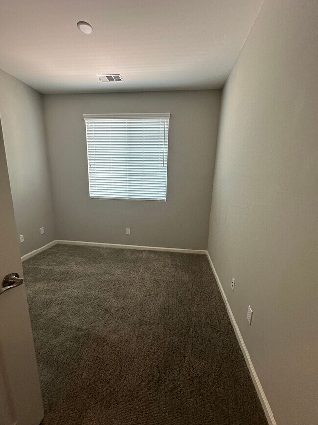 Building Photo - Upgraded 3 Bedroom Condo in South Temecula