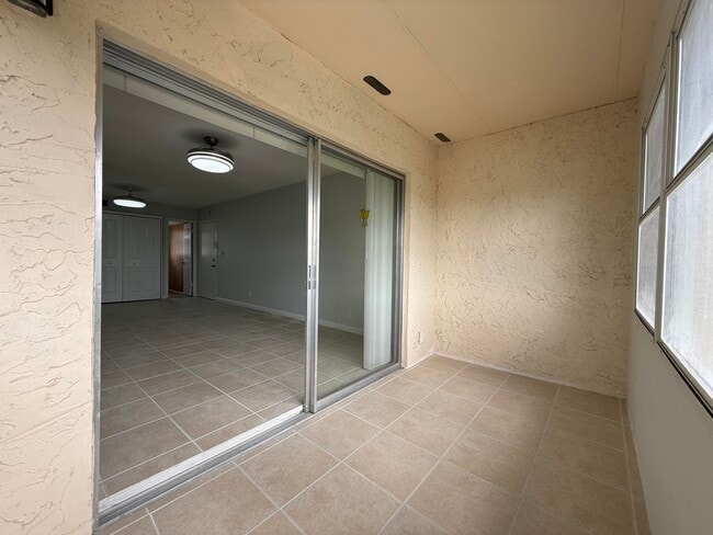 Building Photo - 228 Lake Dora Dr