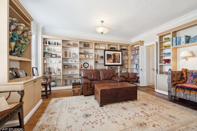 Building Photo - 2608 N Lakeview Ave