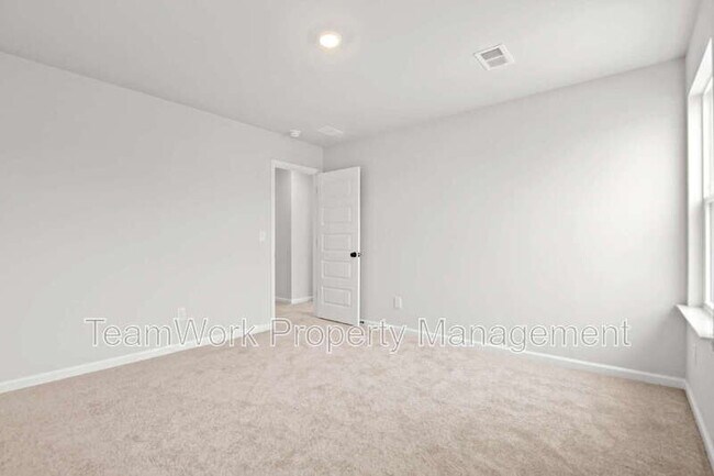 Building Photo - 658 Culpepper St