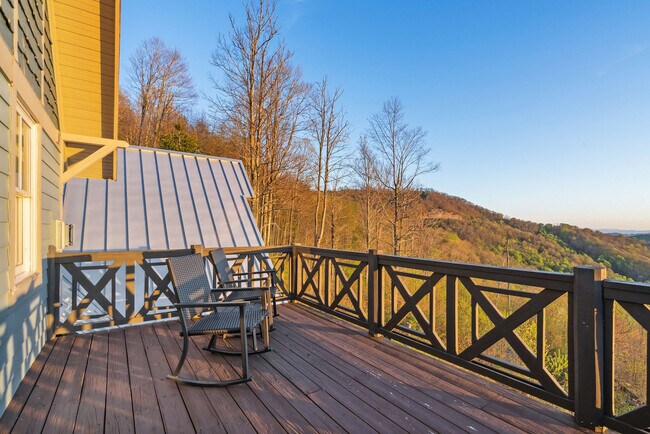 Building Photo - 140 Mystic Ridge Dr