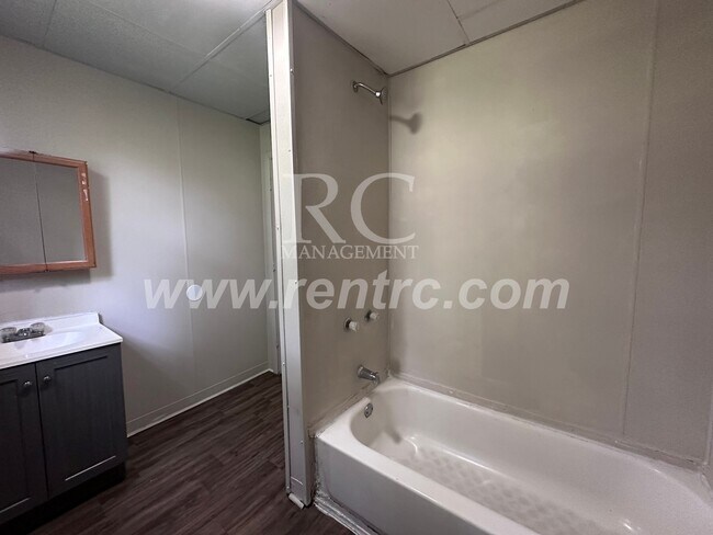 Building Photo - 511 Jackson-