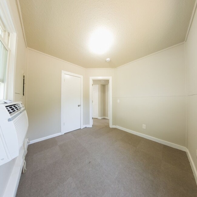 Building Photo - Updated 2 bedroom 1 bathroom home