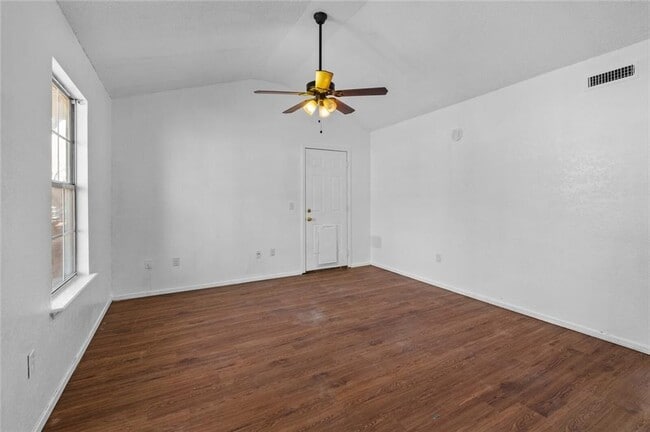 Building Photo - 2101 Blueberry Ln