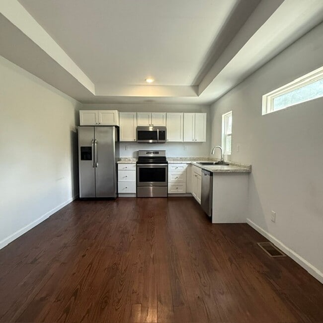 Building Photo - 1 Bedroom, 1 Bath Cottage w/garage