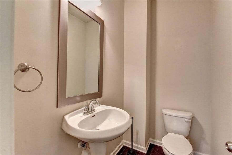 Building Photo - 5160 Breezewood Cir