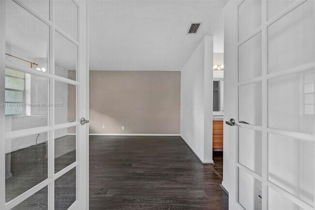 Building Photo - 8790 Holly Ct