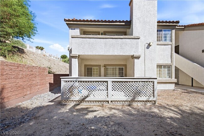 Building Photo - 315 Seine Way