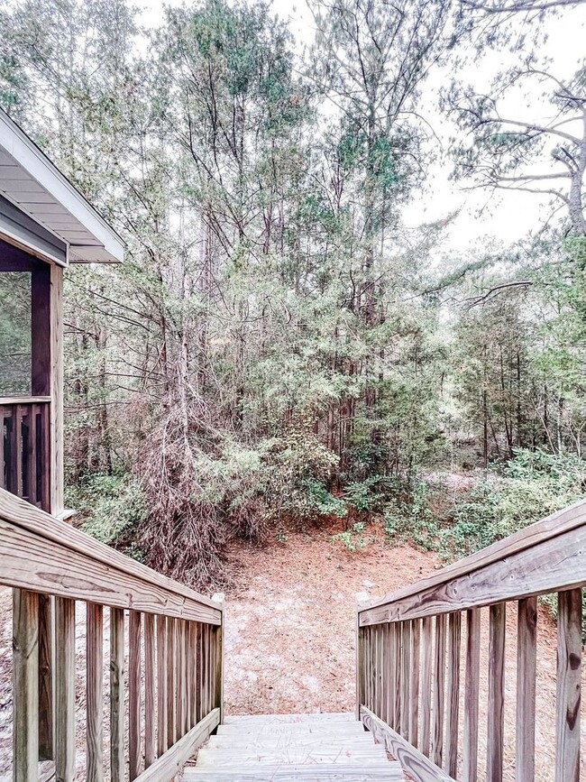 Building Photo - LOCATION! 5 mins from Carolina Beach bridg...