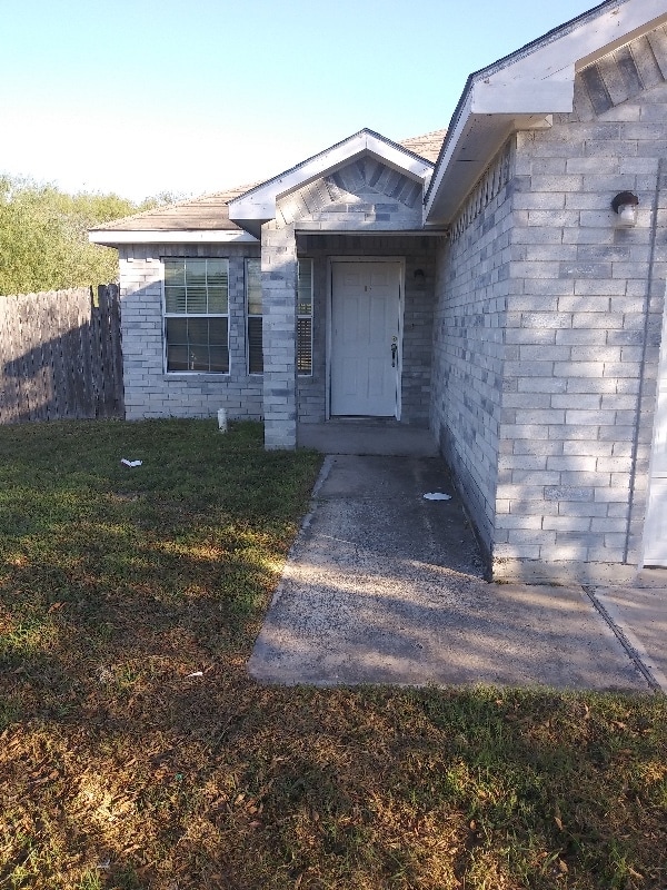 Building Photo - 4720 Sandpiper Ave