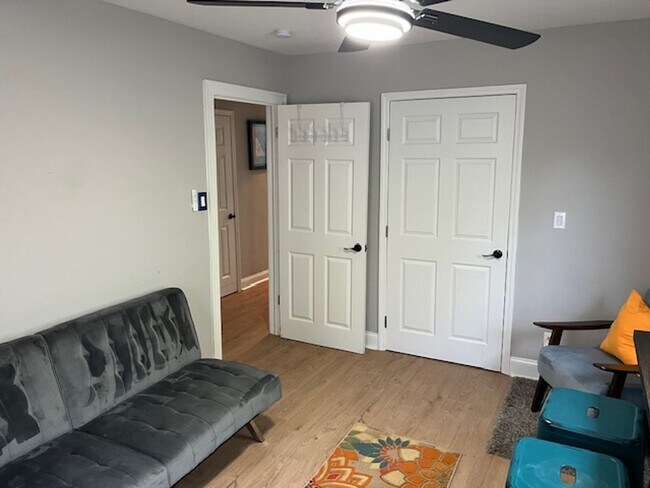 Building Photo - Fully furnished