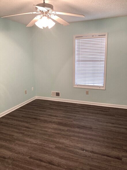 Bedroom - 27 Ninety Two Plz