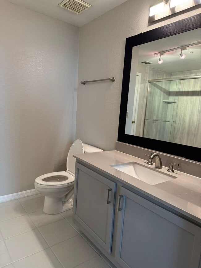 Building Photo - $1975 | 3-Bedroom 2-Bath Condo | Fully Ren...